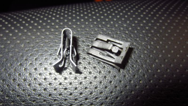 2015-2022-Ford-Mustang-Map-Dome-Light-Bulbs-Replacement-Guide-007