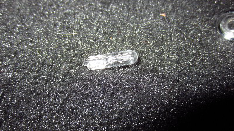 2015-2022-Ford-Mustang-Vanity-Mirror-Light-Bulbs-Replacement-Guide-008