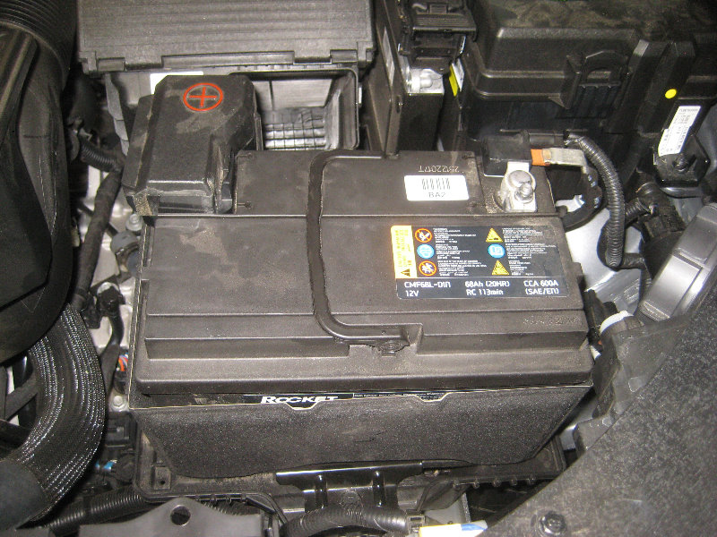 2016-2018-Hyundai-Tucson-12V-Automotive-Battery-Replacement-Guide-035