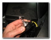 2016-2018-Hyundai-Tucson-Headlight-Bulbs-Replacement-Guide-010