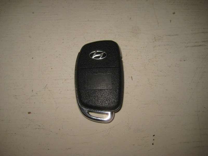 2016-2018-Hyundai-Tucson-Key-Fob-Battery-Replacement-Guide-002