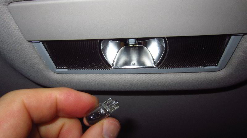 2016-2019-Chevrolet-Cruze-Dome-Light-Bulb-Replacement-Guide-010