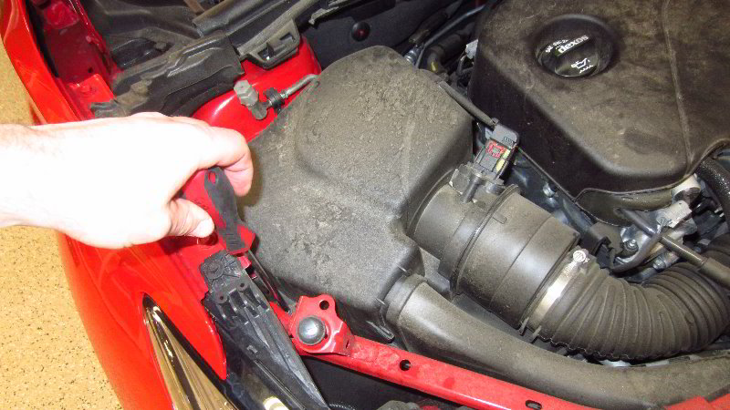 2016-2019-Chevrolet-Cruze-Engine-Air-Filter-Replacement-Guide-004