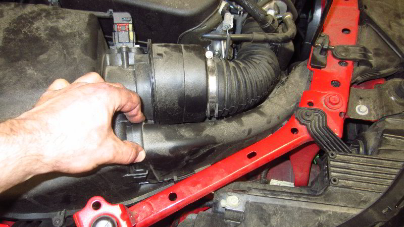2016-2019-Chevrolet-Cruze-Engine-Air-Filter-Replacement-Guide-032