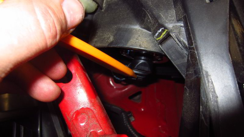 2016-2019-Chevrolet-Cruze-Headlight-Bulbs-Replacement-Guide-012