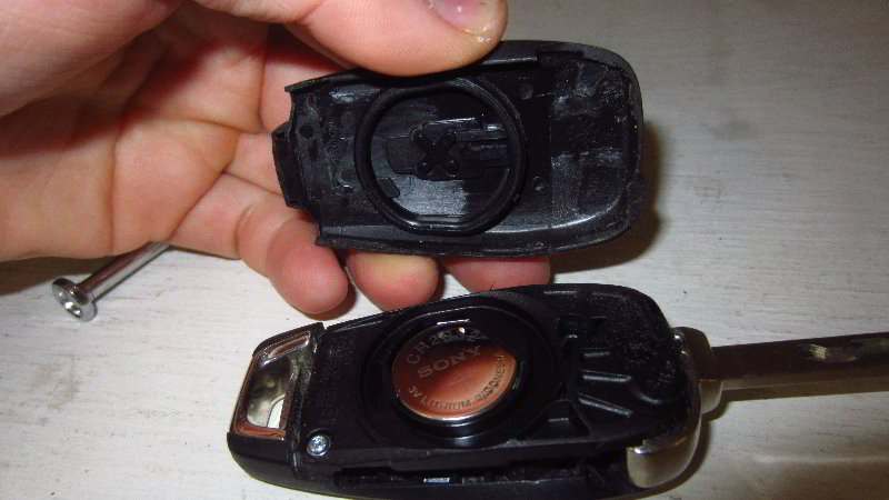 2016-2019-Chevrolet-Cruze-Key-Fob-Battery-Replacement-Guide-015