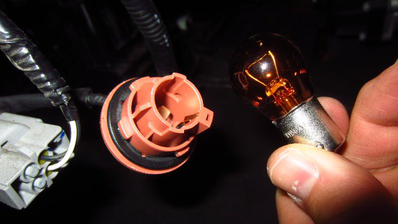 2016-2020-Kia-Optima-Front-Turn-Signal-Light-Bulbs-Replacement-Guide-016