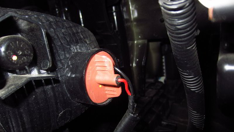 2016-2020-Kia-Optima-Front-Turn-Signal-Light-Bulbs-Replacement-Guide-021