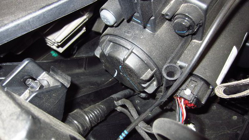 2016-2020-Kia-Optima-Headlight-Bulbs-Replacement-Guide-003