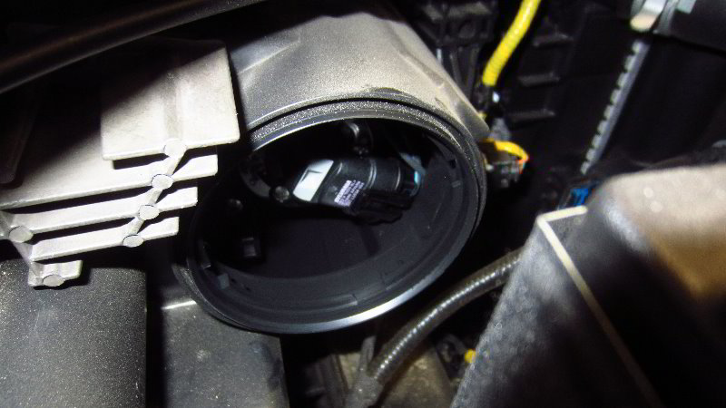 2016-2020-Kia-Optima-Headlight-Bulbs-Replacement-Guide-018