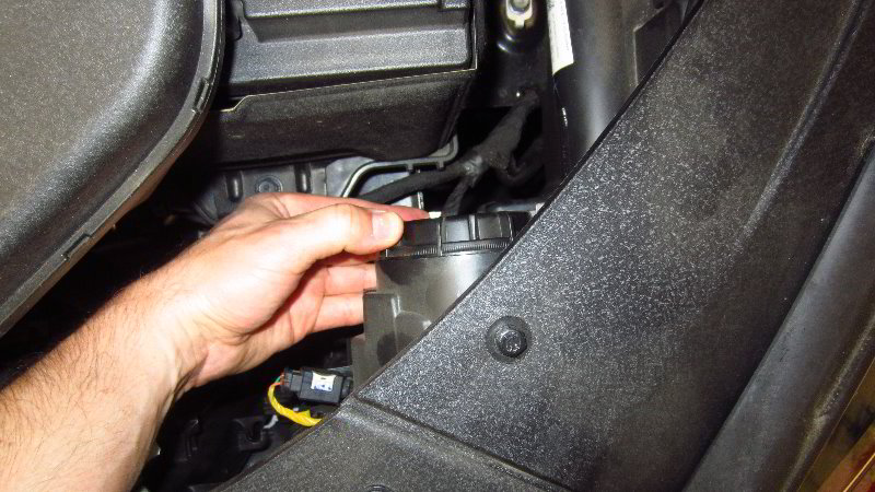 2016-2020-Kia-Optima-Headlight-Bulbs-Replacement-Guide-029