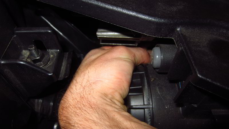 2016-2020-Kia-Optima-Headlight-Bulbs-Replacement-Guide-036