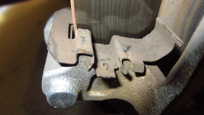 2016-2020-Kia-Optima-Rear-Brake-Pads-Replacement-Guide-024