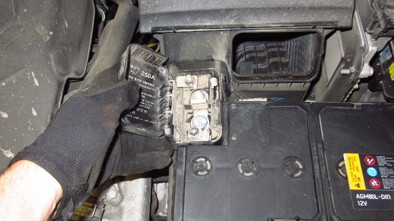2016-2020-Kia-Sorento-12V-Automotive-Battery-Replacement-Guide-034
