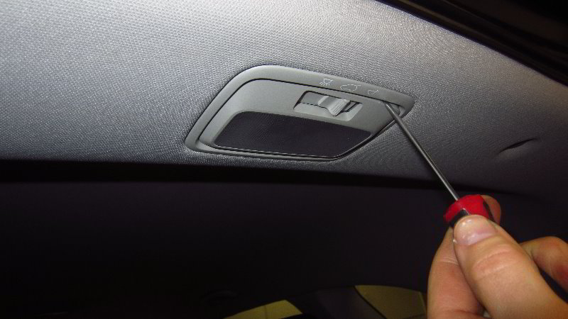 2016-2020-Kia-Sorento-Cargo-Area-Light-Bulb-Replacement-Guide-003