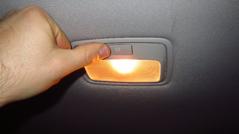 2016-2020-Kia-Sorento-Dome-Light-Bulb-Replacement-Guide-014