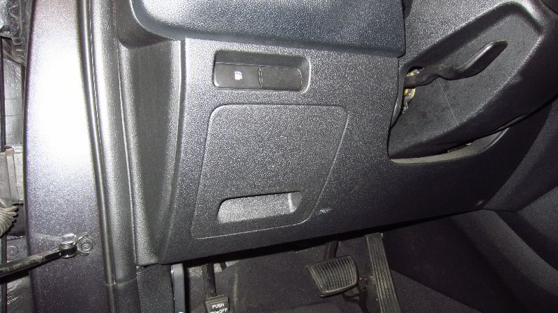 2016-2020-Kia-Sorento-Electrical-Fuse-Replacement-Guide-010