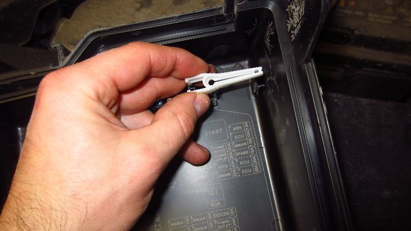 2016-2020-Kia-Sorento-Electrical-Fuse-Replacement-Guide-021