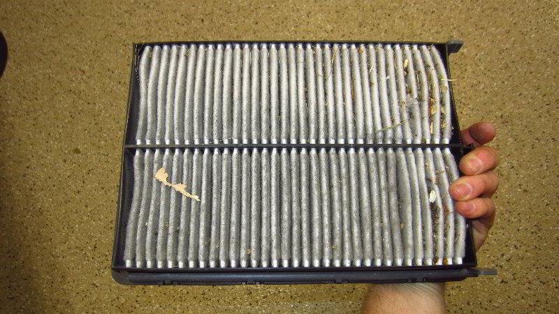 2016-2020-Kia-Sorento-Engine-Air-Filter-Replacement-Guide-014