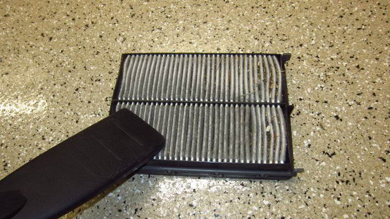 2016-2020-Kia-Sorento-Engine-Air-Filter-Replacement-Guide-015