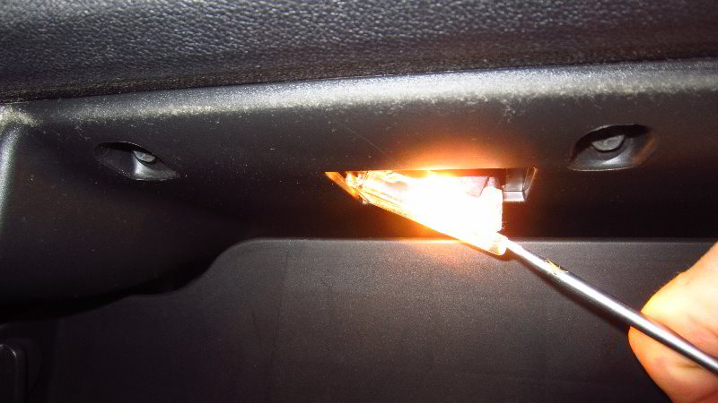 2016-2020-Kia-Sorento-Glove-Box-Light-Bulb-Replacement-Guide-005