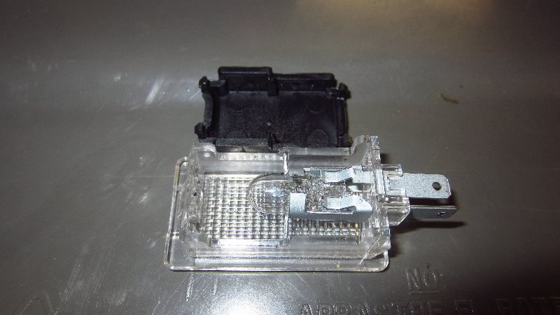 2016-2020-Kia-Sorento-Glove-Box-Light-Bulb-Replacement-Guide-010