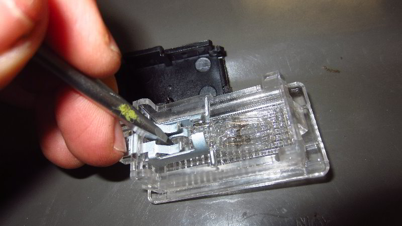 2016-2020-Kia-Sorento-Glove-Box-Light-Bulb-Replacement-Guide-011