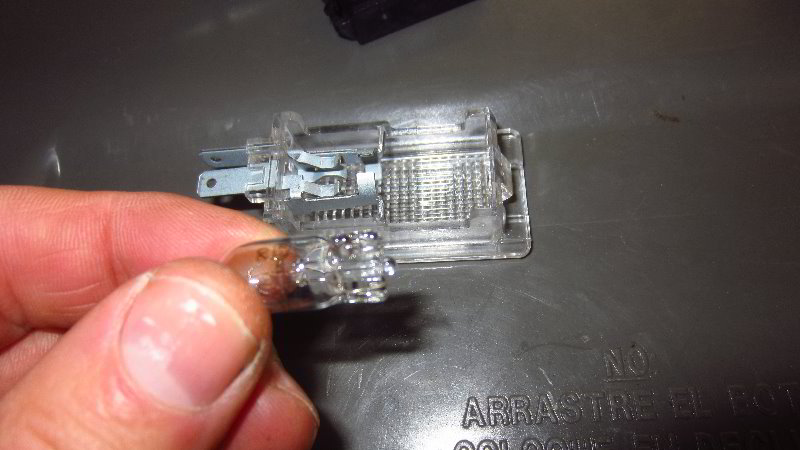 2016-2020-Kia-Sorento-Glove-Box-Light-Bulb-Replacement-Guide-012