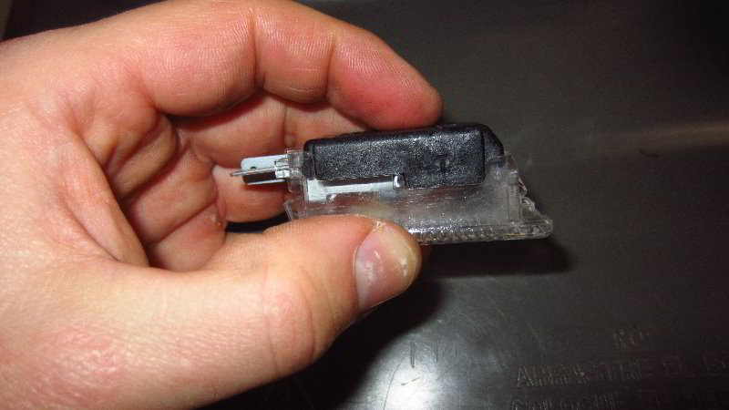 2016-2020-Kia-Sorento-Glove-Box-Light-Bulb-Replacement-Guide-016