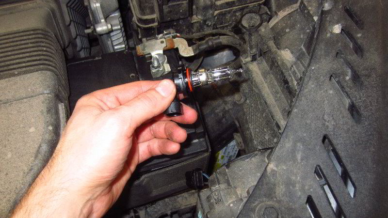 2016-2020-Kia-Sorento-Headlight-Bulbs-Replacement-Guide-023