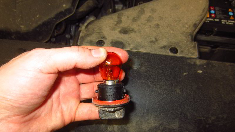 2016-2020-Kia-Sorento-Headlight-Bulbs-Replacement-Guide-033