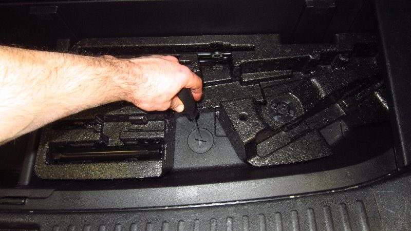 2016-2020-Kia-Sorento-Spare-Tire-Lowering-Guide-004