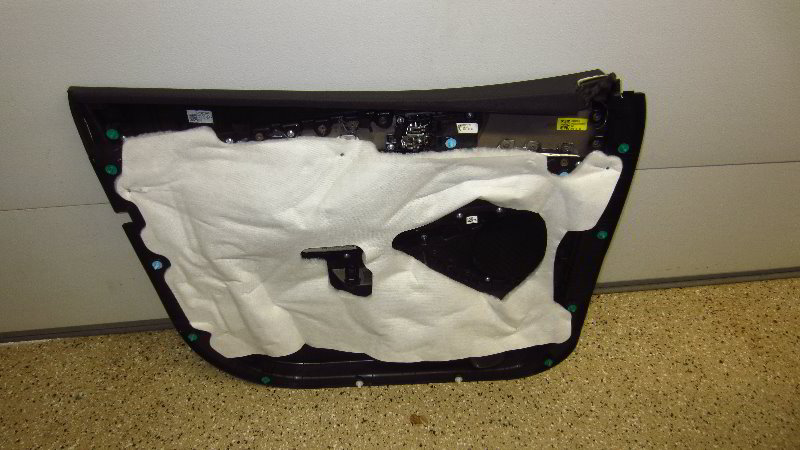 2016-2020-Kia-Sorento-Plastic-Interior-Door-Panel-Removal-Guide-022