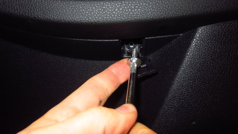 2016-2020-Kia-Sorento-Plastic-Interior-Door-Panel-Removal-Guide-034