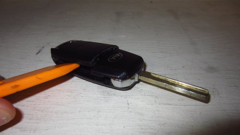 2016-2020-Kia-Sorento-Key-Fob-Battery-Replacement-Guide-006