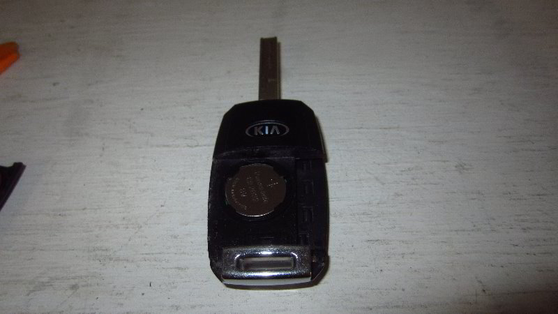 2016-2020-Kia-Sorento-Key-Fob-Battery-Replacement-Guide-014