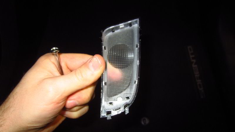 2016-2020-Kia-Sorento-Map-Light-Bulbs-Replacement-Guide-004