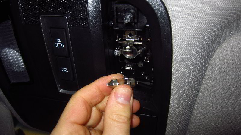 2016-2020-Kia-Sorento-Map-Light-Bulbs-Replacement-Guide-008