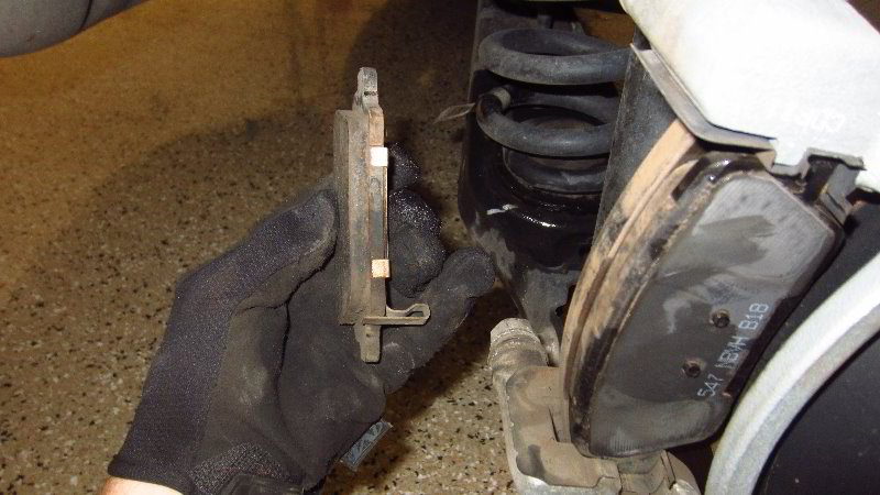 2016-2020-Kia-Sorento-Rear-Brake-Pads-Replacement-Guide-028