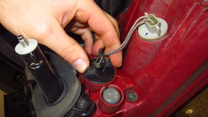 2016-2020-Kia-Sorento-Tail-Light-Bulbs-Replacement-Guide-012