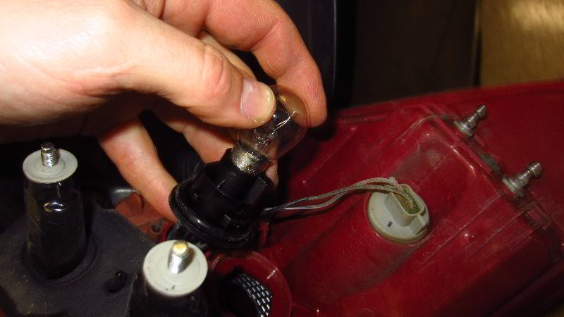 2016-2020-Kia-Sorento-Tail-Light-Bulbs-Replacement-Guide-014