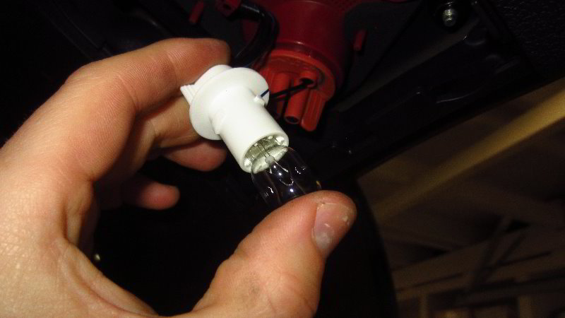 2016-2020-Kia-Sorento-Tail-Light-Bulbs-Replacement-Guide-050