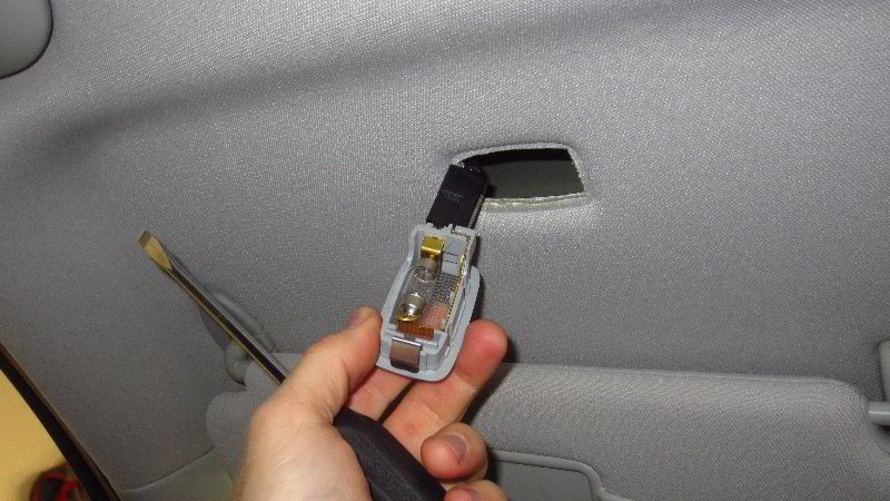 2016-2020-Kia-Sorento-Vanity-Mirror-Light-Bulbs-Replacement-Guide-007