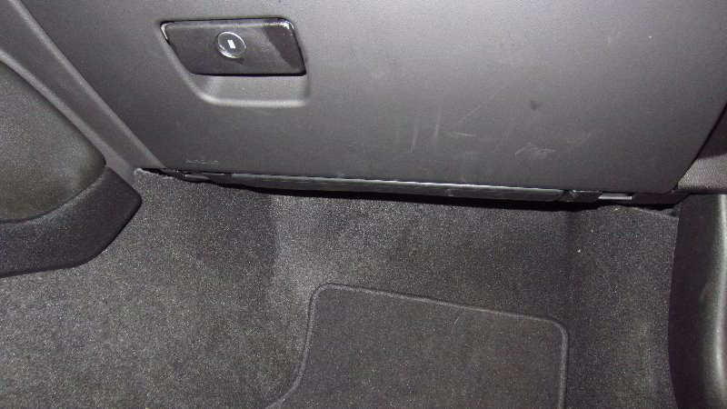 2016-2021-Chevrolet-Camaro-Cabin-Air-Filter-Replacement-Guide-002