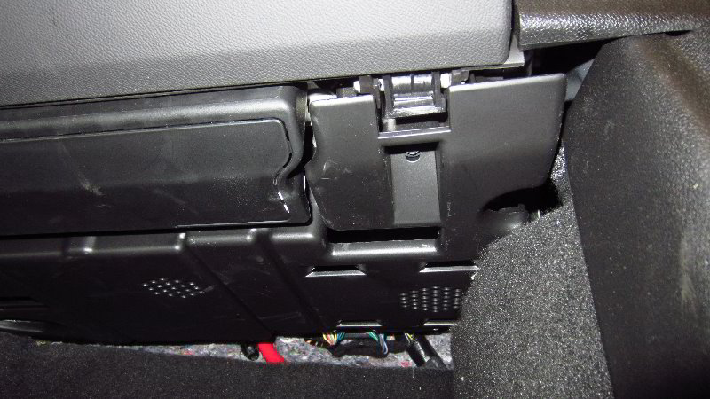 2016-2021-Chevrolet-Camaro-Cabin-Air-Filter-Replacement-Guide-006