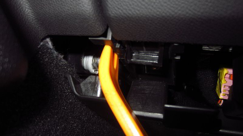 2016-2021-Chevrolet-Camaro-Cabin-Air-Filter-Replacement-Guide-011