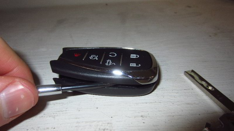 2016-2021-Chevrolet-Camaro-Key-Fob-Battery-Replacement-Guide-009