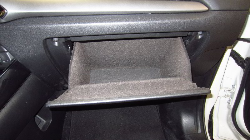 2016-2021-Mazda-CX-9-Cabin-Air-Filter-Replacement-Guide-002