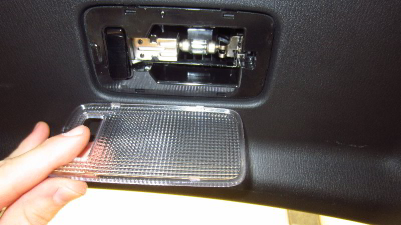 2016-2021-Mazda-CX-9-Cargo-Area-Light-Bulb-Replacement-Guide-003