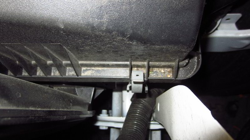 2016-2021-Mazda-CX-9-Engine-Air-Filter-Replacement-Guide-003